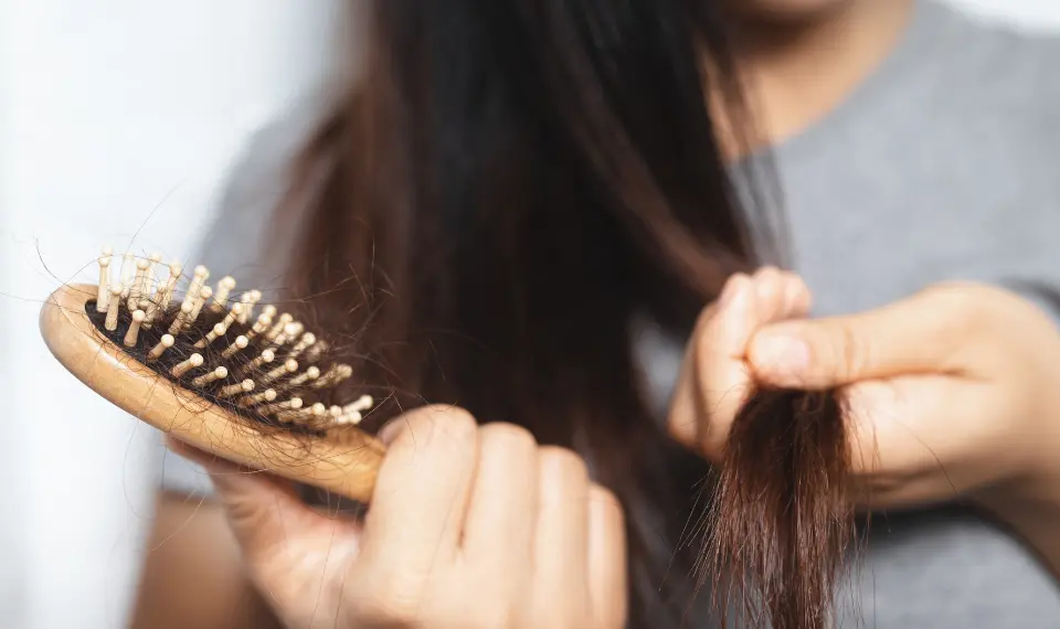 rambut rontok kekurangan vitamin apa