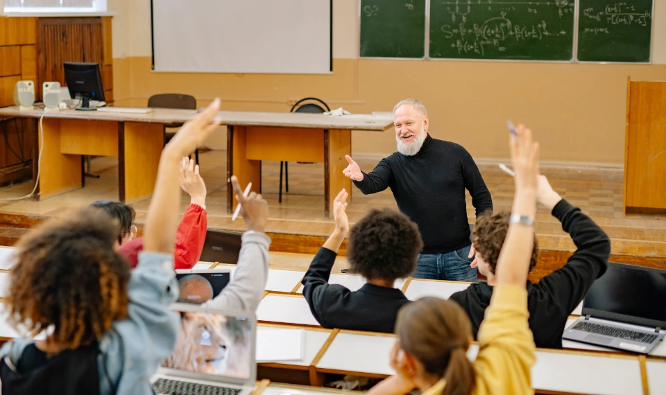 satu SKS setara dengan berapa modul bahan ajar interaktif